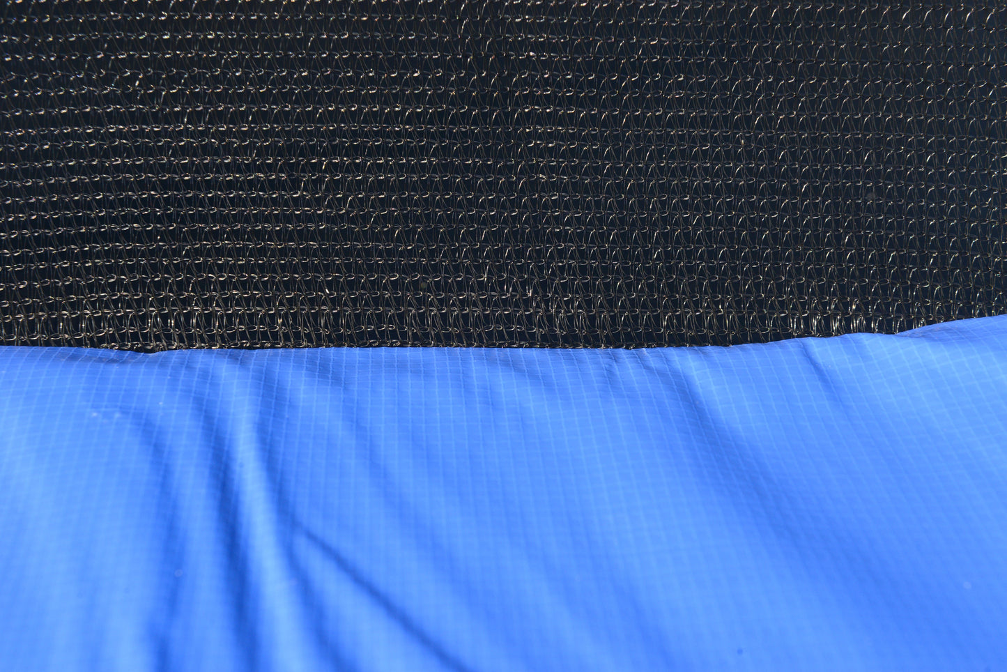 14 FT TRAMPOLINE OUTSIDE SAFETY NET WITH BASKETBALL HOOP