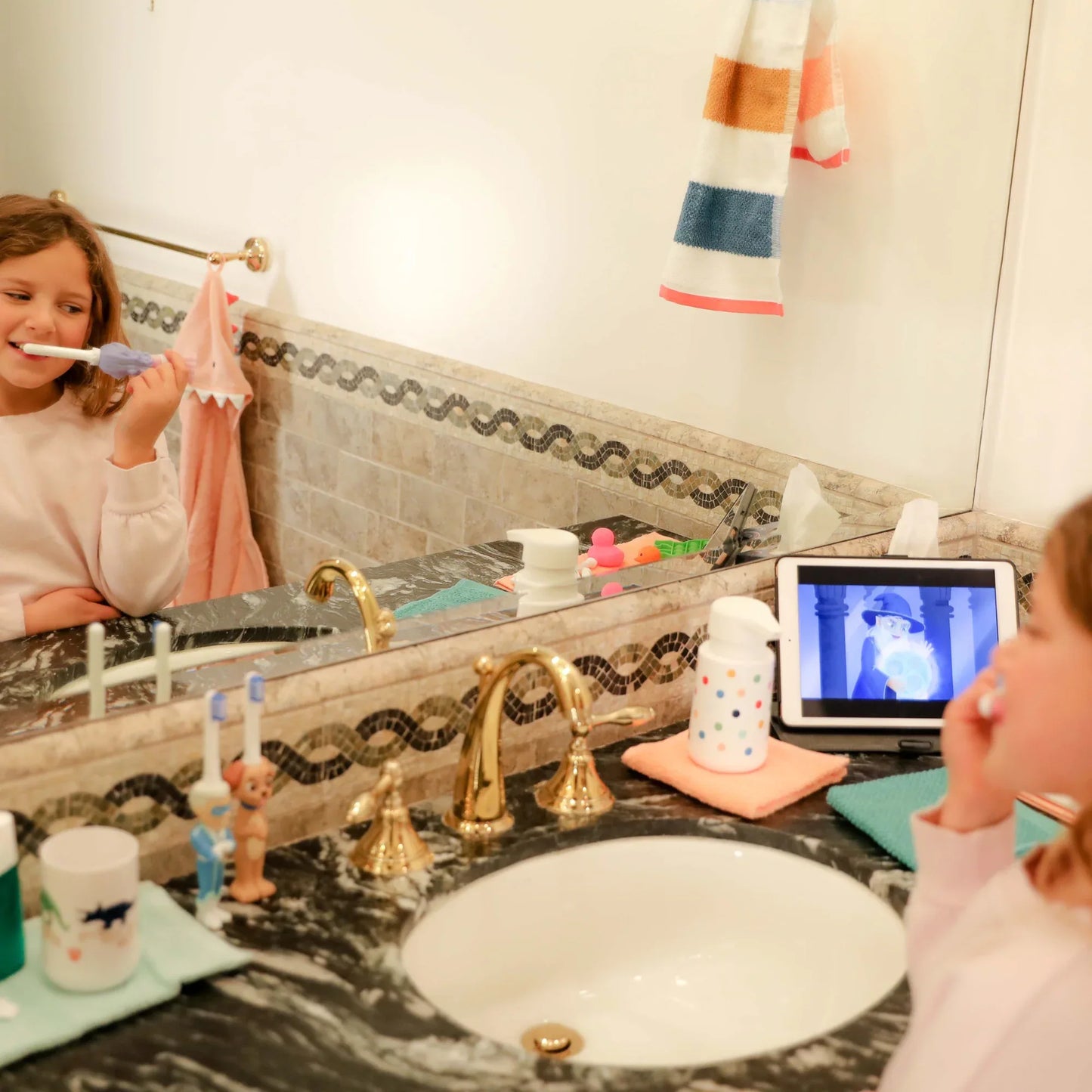 princess-toothbrush-for-kids-child-brushing-teeth-morning-routine - shoponestop.store