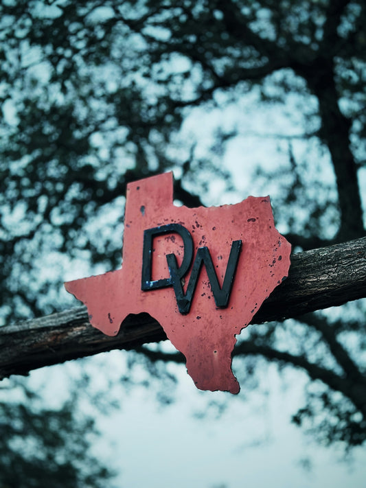 a wooden pole with a sign that says dw on it