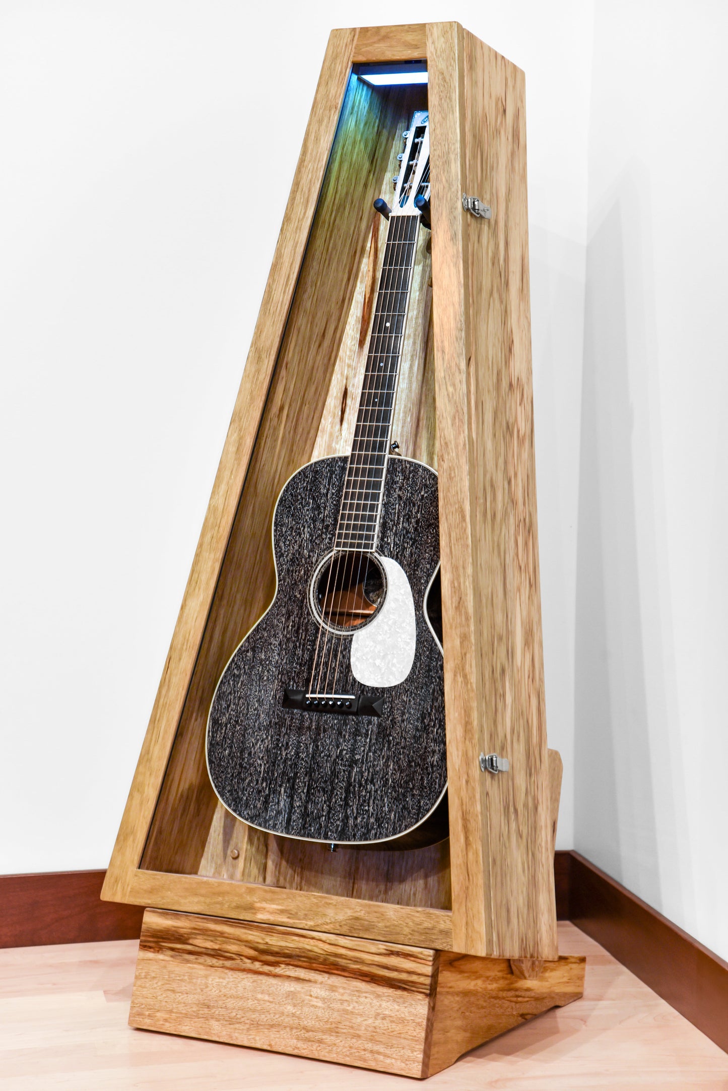 ClimaStand Triangle Humidor with Base - Black Limba