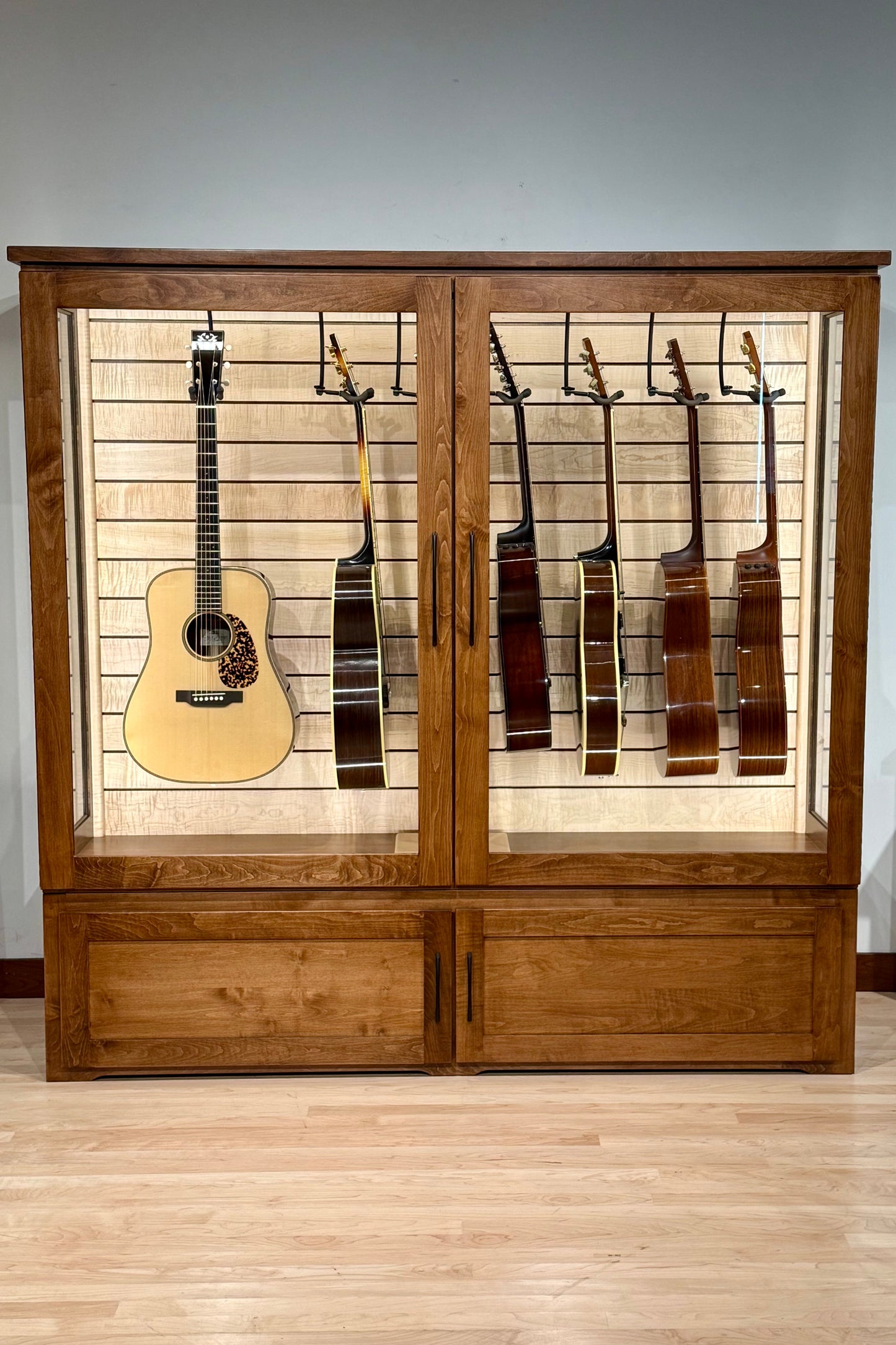 ClimaCab Grand+ | Maple with Boston Stain