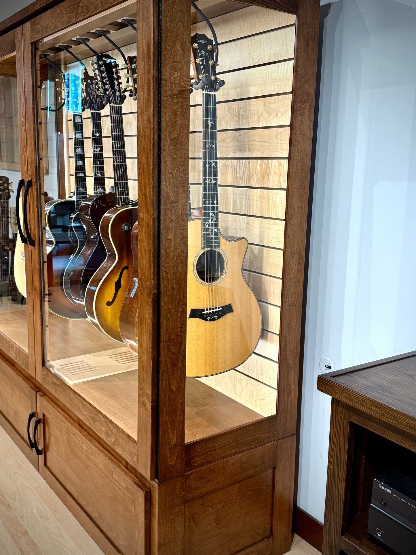 ClimaCab Grand+ | Maple with Boston Stain