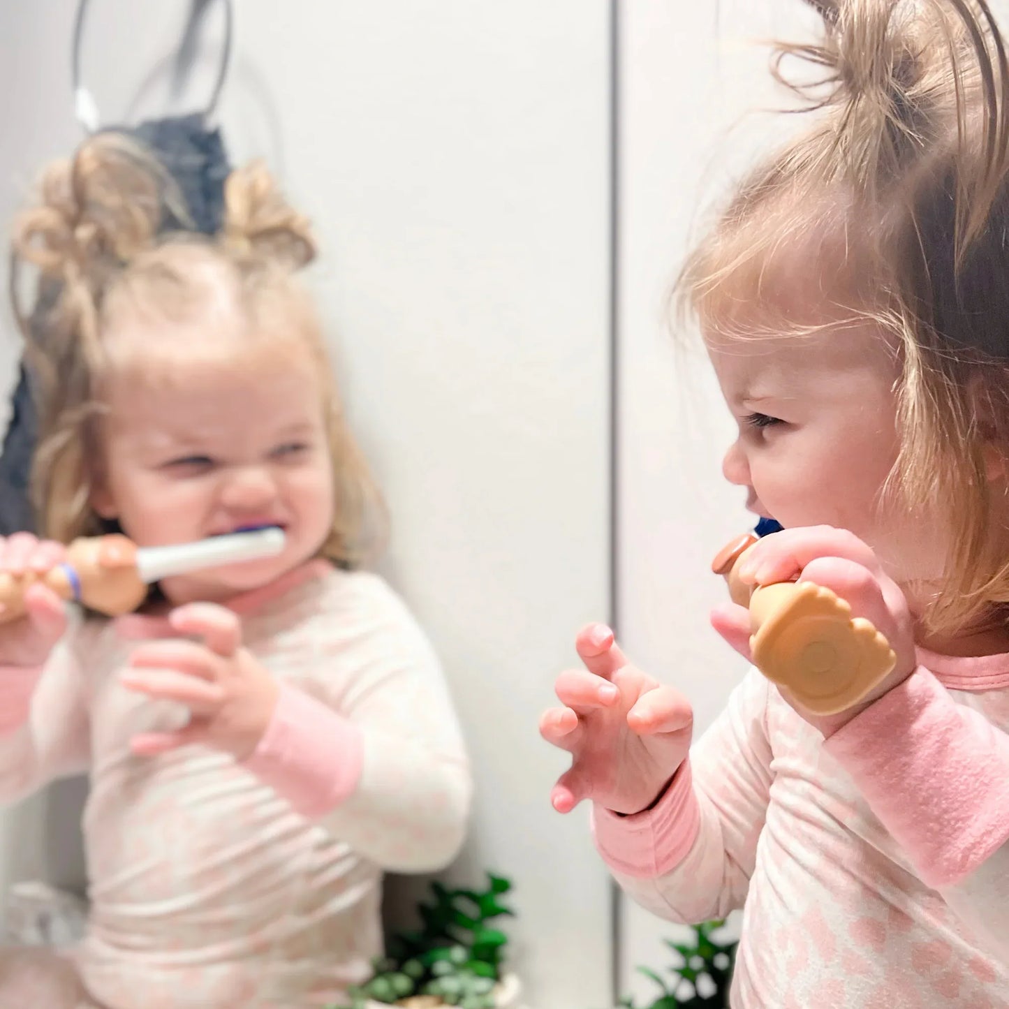 puppy-toothbrush-for-kids-child-brushing-teeth-mirror - shoponestop.store